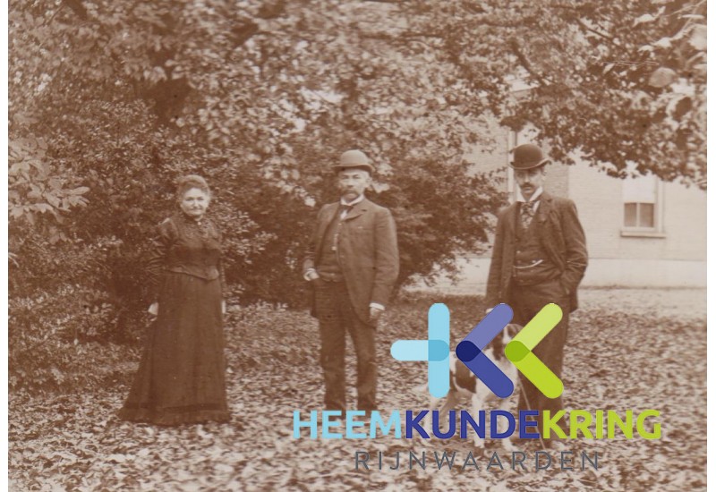 br 80 familie vd Hoogen inde tuin